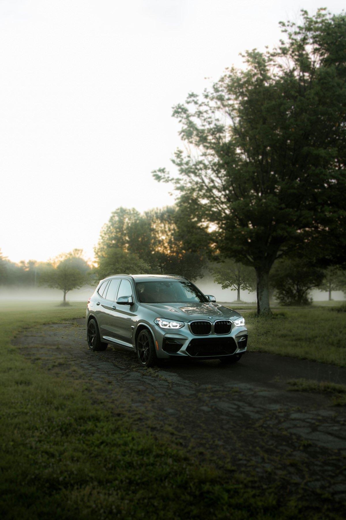 Demo illustration representing the 2019 BMW X5 listing — not an actual auction photo (main photo)